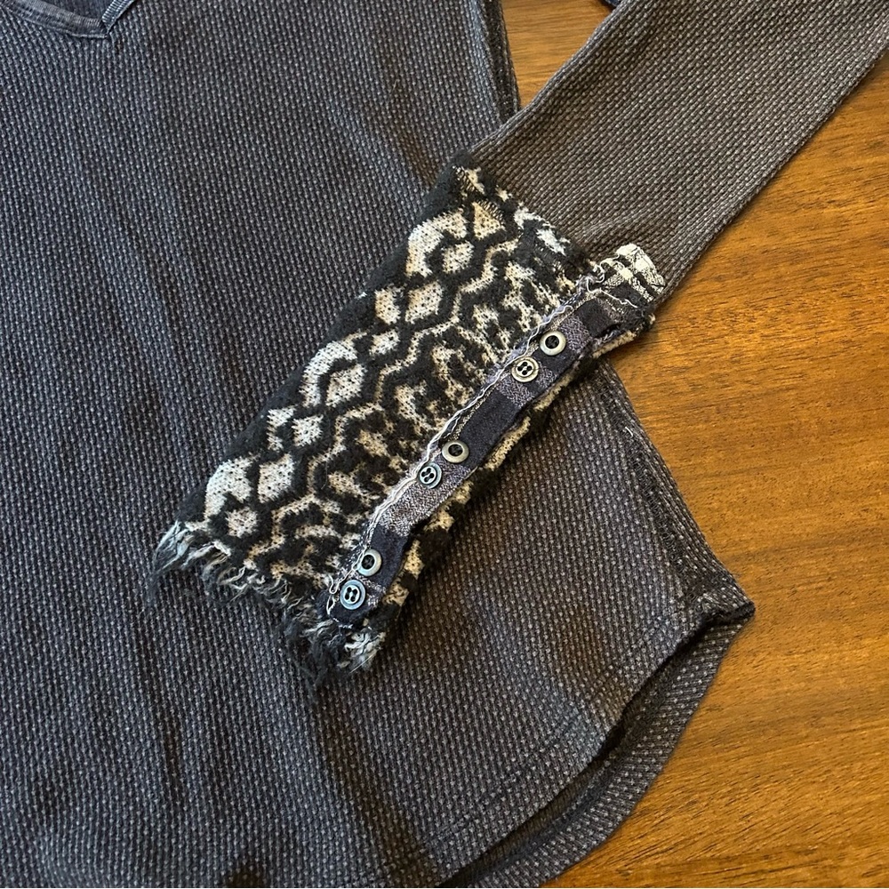 Free People Art School Button Cuff Thermal Gray Long Sleeve V-Neck Size Small - Picture 3 of 7